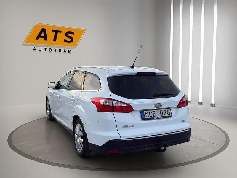 Begagnad Ford Focus Titanium 116 HK (85 kW) 2011 Vit Kombi