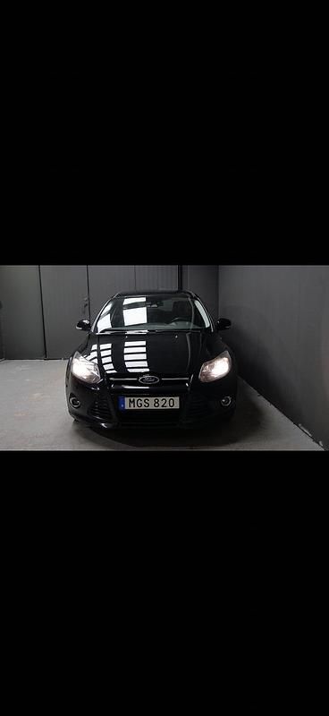 Begagnad Ford Focus Titanium 116 HK (85 kW) 2011 Svart Kombi