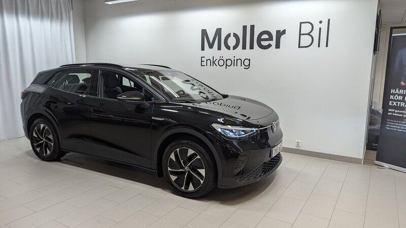 Svart (myth black metallic) Begagnad 2022 VW ID.4 Pro SUV | 329 900 kr (Marknadspris) - Bild 1/4