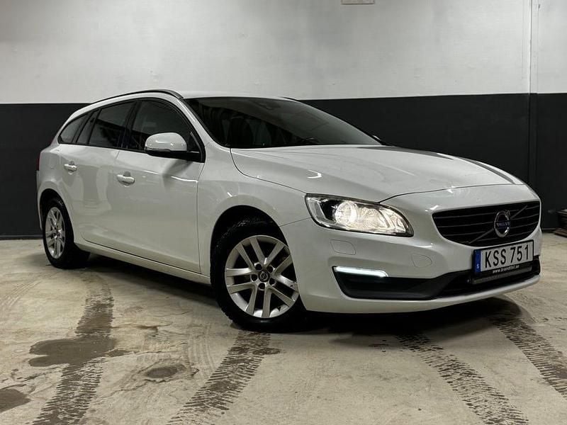 Begagnad Volvo V60 Kinetic 116 HK (85 kW) 2015 Vit Kombi