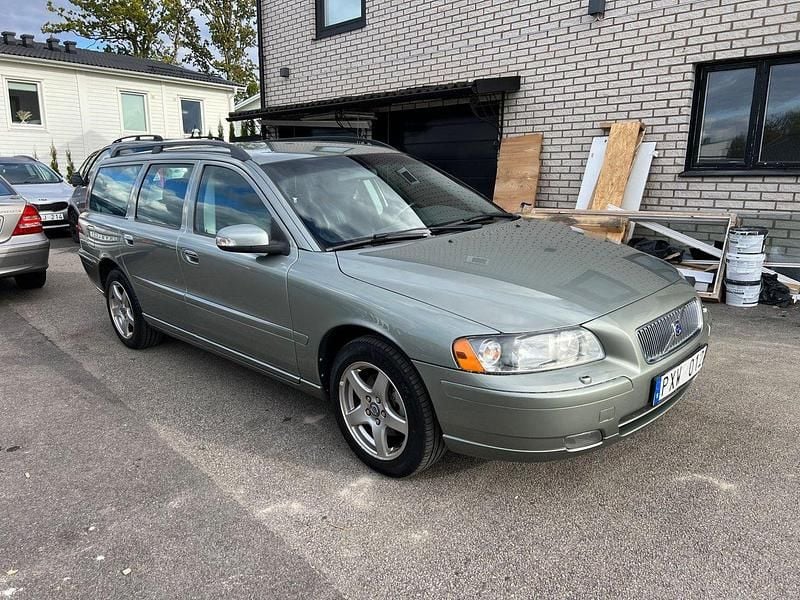 Ljusgrön (grön) Begagnad 2008 Volvo V70 Kinetic Kombi | 79 900 kr (Lite dyr) - Bild 1/4