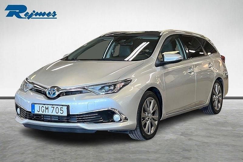 Silver Begagnad 2017 Toyota Auris Hybrid Kombi | 132 100 kr (Marknadspris) - Bild 1/4