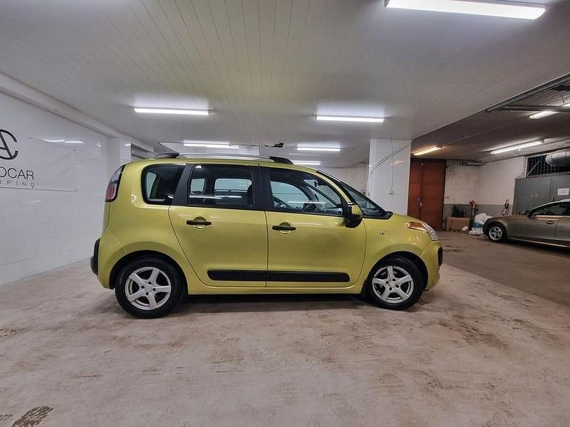 Begagnad Citroën C3 Picasso 92 HK (67 kW) 2010 Gul Minibuss
