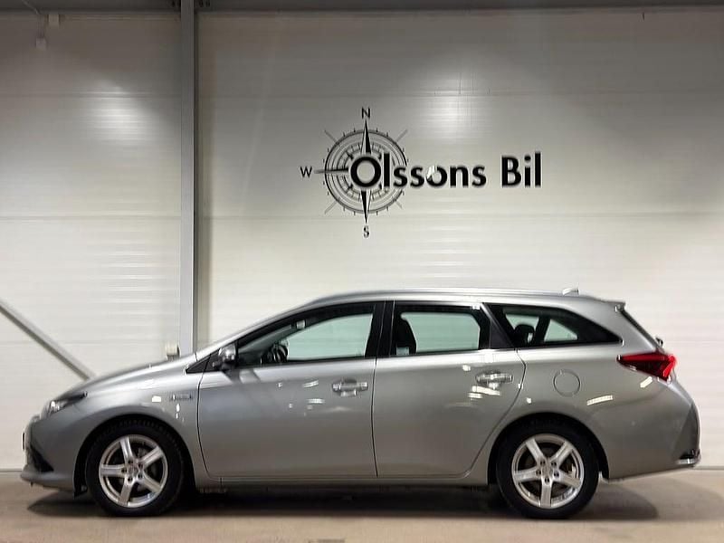 Begagnad Toyota Auris Touring Sports Active 136 HK (100 kW) 2017 Ljusgrå Kombi