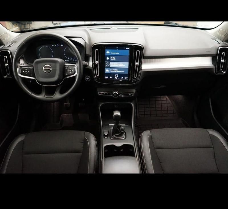 Begagnad Volvo XC40 Momentum 156 HK (114 kW) 2019 SUV