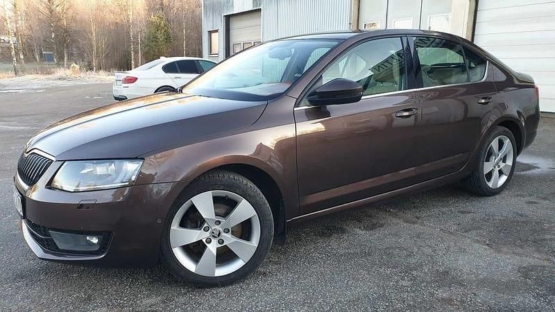 Brun Begagnad 2013 Skoda Octavia Elegance Kombi | 87 000 kr (Marknadspris) - Bild 1/4