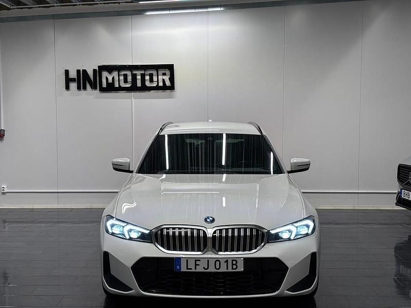 Begagnad BMW 330 M Sport 292 HK (214 kW) 2023 Vit Kombi