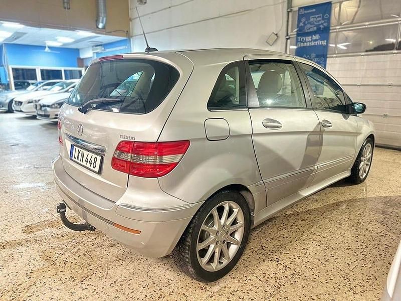Begagnad Mercedes B200 193 HK (141 kW) 2006 Silver Minibuss