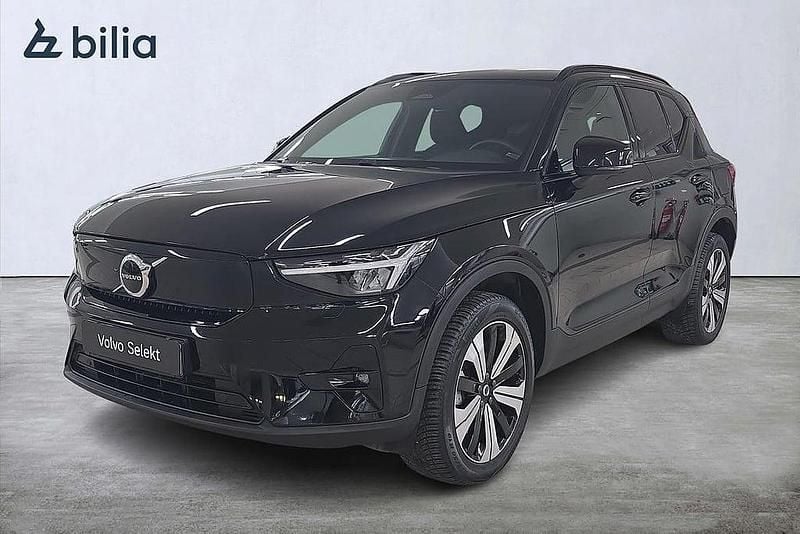 Svart Begagnad 2023 Volvo XC40 Plus SUV | 349 000 kr (Superpris) - Bild 1/4