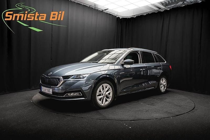 Grå Begagnad 2021 Skoda Octavia Style Kombi | 259 900 kr (Marknadspris) - Bild 1/3