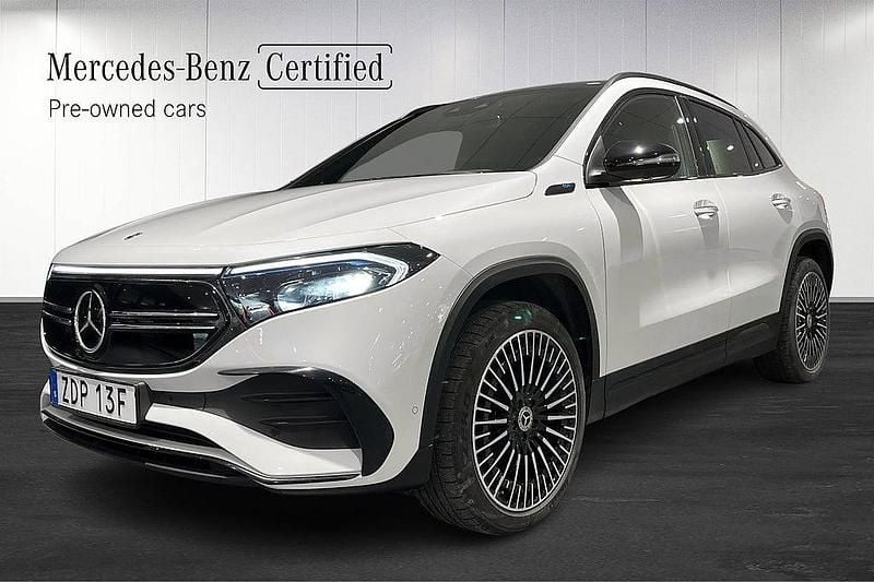 Vit Begagnad 2022 Mercedes EQA300 AMG SUV | 399 000 kr (Marknadspris) - Bild 1/4