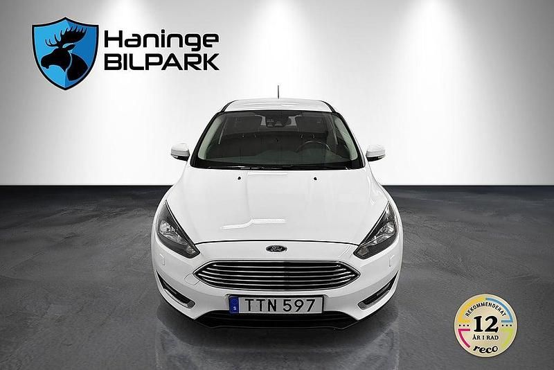 Begagnad Ford Focus Titanium 126 HK (92 kW) 2017 Vit Kombi