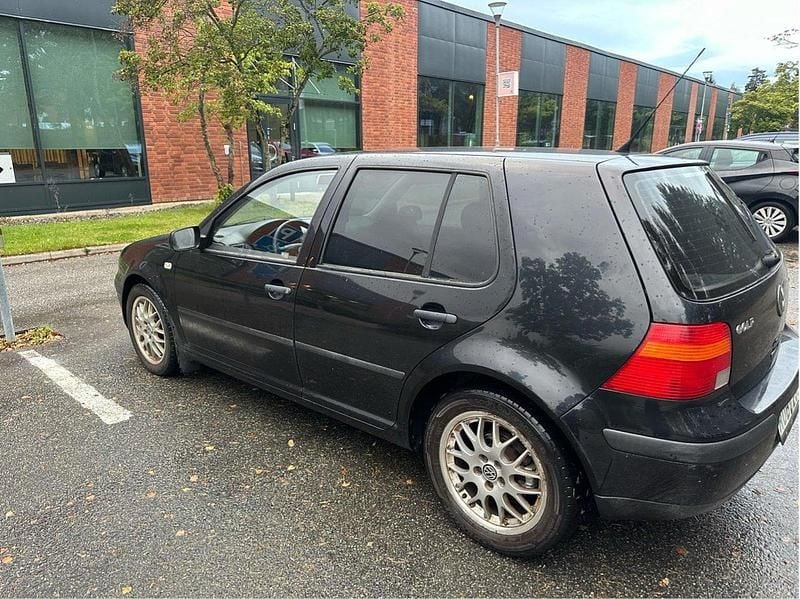 Svart Begagnad 2001 VW Golf IV Basis Halvkombi | 15 000 kr (Marknadspris) - Bild 1/4