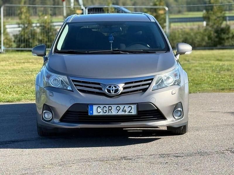 Begagnad Toyota Avensis Multidrive S 147 HK (108 kW) 2014 Brun (brun metallic) Kombi