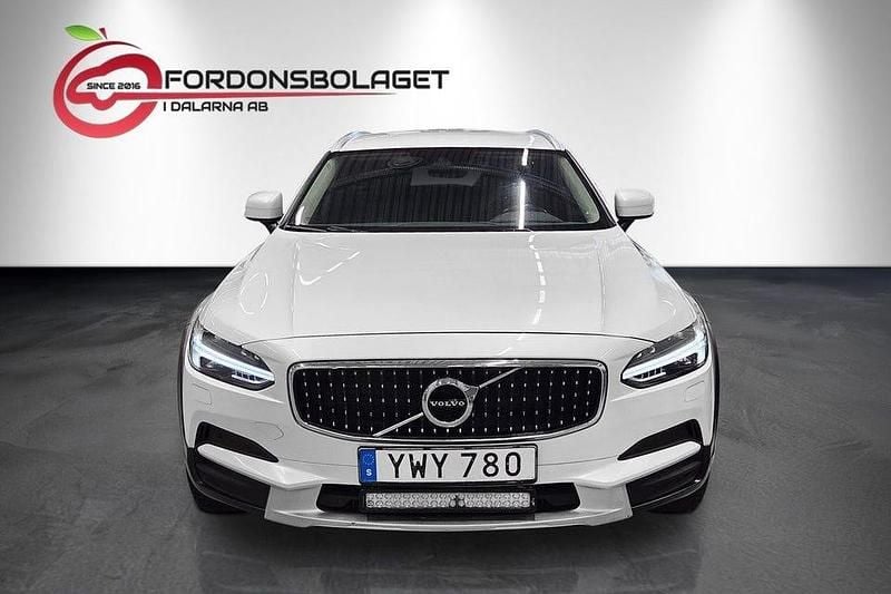 Begagnad Volvo V90 CC Momentum 190 HK (139 kW) 2018 Vit Kombi