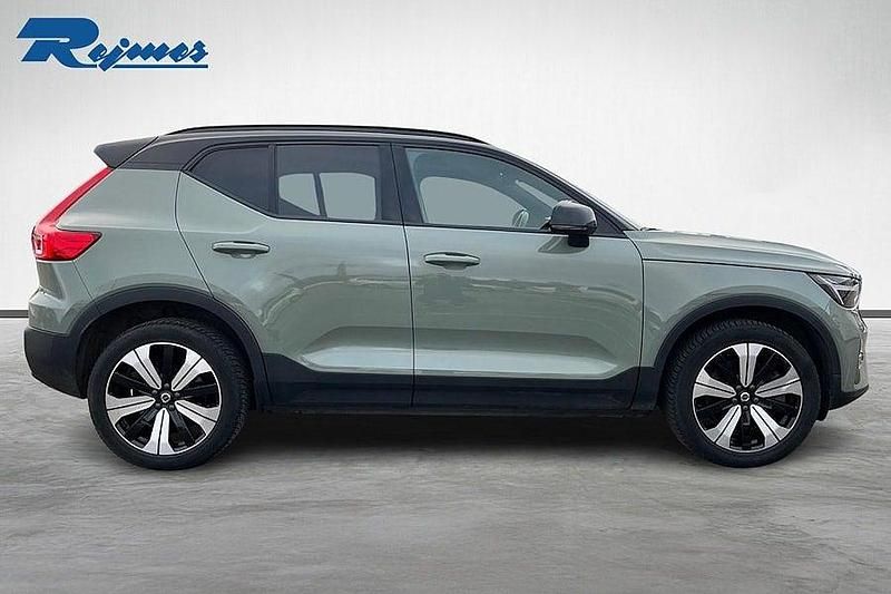 Begagnad Volvo XC40 Core 169 kW (231 HK) 2022 Grön SUV