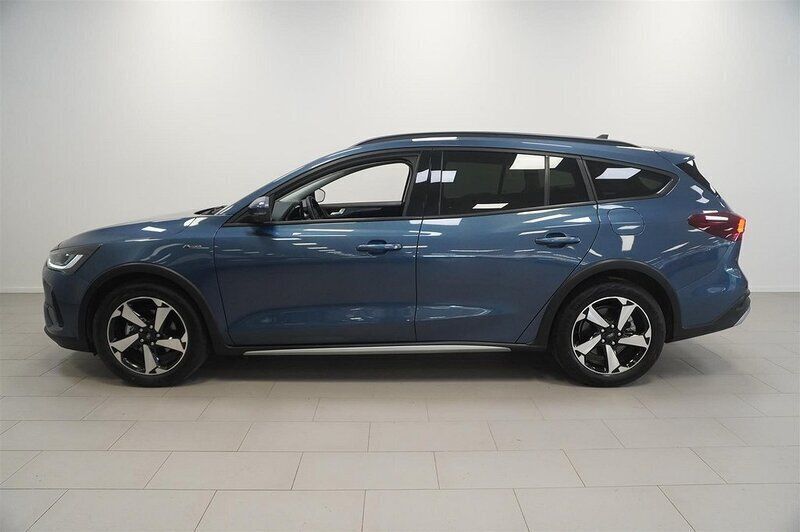Begagnad Ford Focus Active 125 HK (91 kW) 2023 Blå Kombi