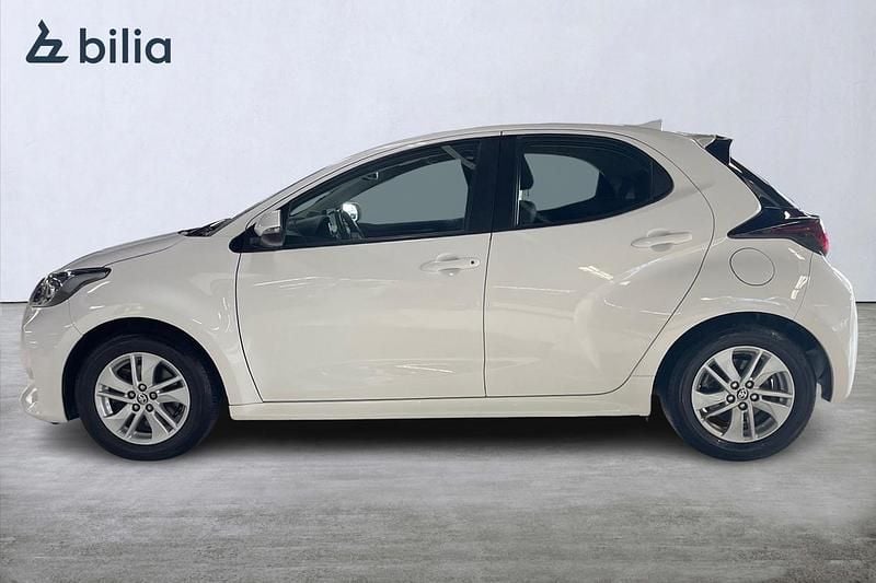 Begagnad Toyota Yaris Hybrid Active 117 HK (86 kW) 2022 Vit Halvkombi