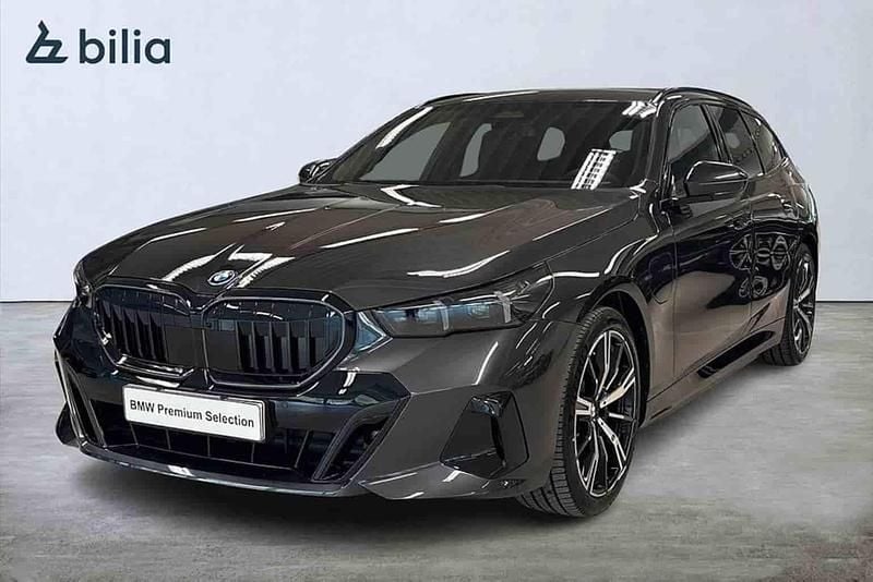 Grå Begagnad 2026 BMW 530e Kombi | 779 900 kr - Bild 1/1