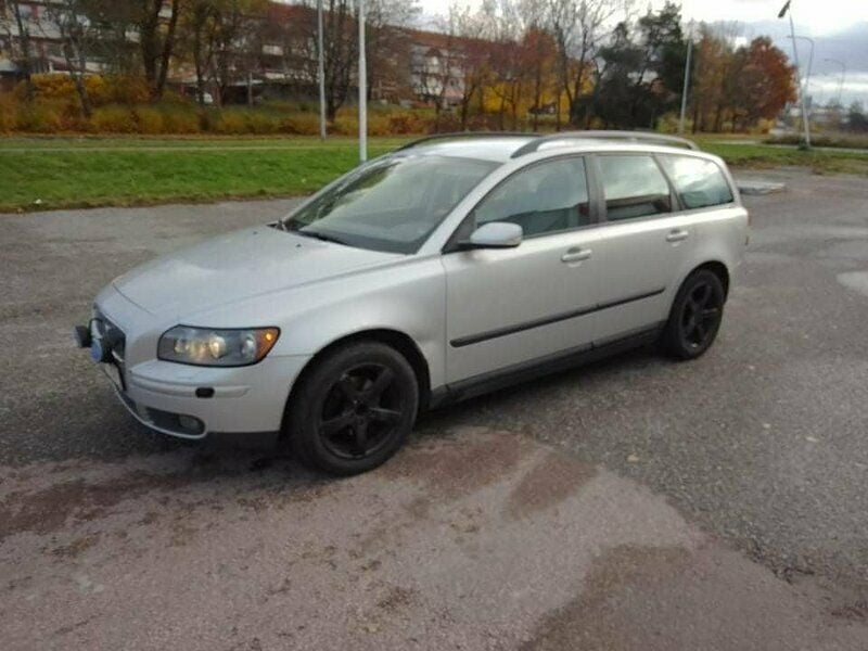 Ljusgrå Begagnad 2005 Volvo V50 Kinetic Kombi | 7 500 kr (Bra pris) - Bild 1/4