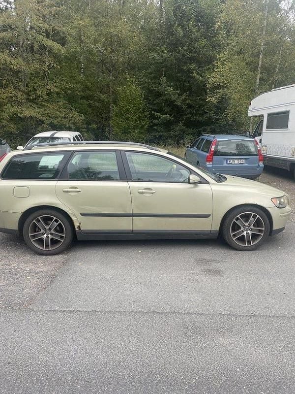 Grön Begagnad 2006 Volvo V50 Kombi | 8 000 kr (Lite dyr) - Bild 1/4
