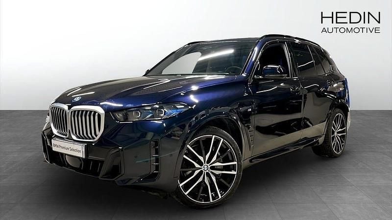 Begagnad BMW X5 Comfort Edition 490 HK (360 kW) 2025 Svart SUV