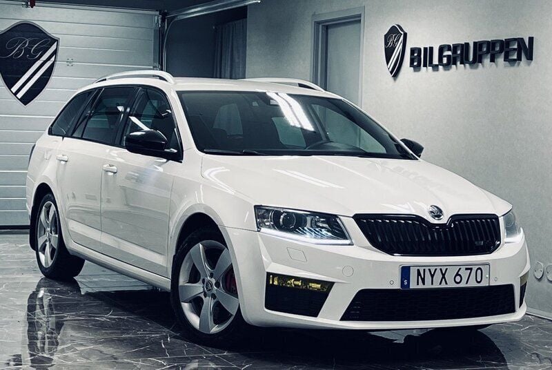 Vit Begagnad 2013 Skoda Octavia RS Kombi | 114 000 kr (Marknadspris) - Bild 1/4