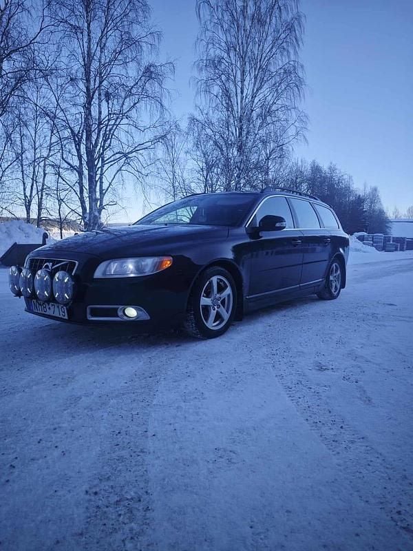 Begagnad Volvo V70 175 HK (128 kW) 2010 Svart Kombi