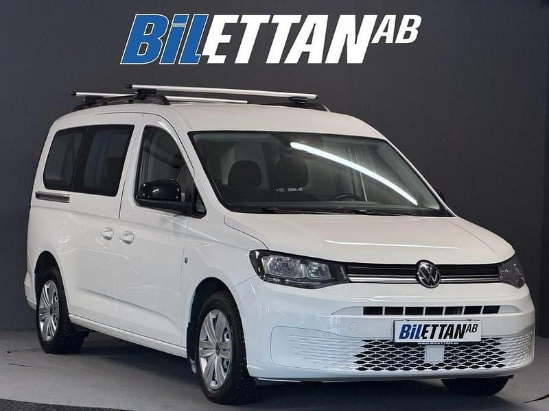 Vit Begagnad 2022 VW Caddy Maxi Life Life Minibuss | 349 900 kr (Marknadspris) - Bild 1/4