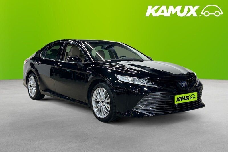Svart Begagnad 2020 Toyota Camry Hybrid Executive Sedan | 289 799 kr (Marknadspris) - Bild 1/3