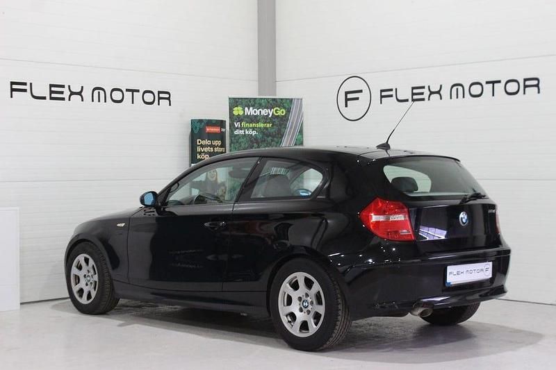 Begagnad BMW 118 Advantage 143 HK (105 kW) 2008 Svart Halvkombi