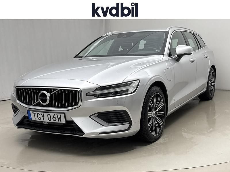 Silver Begagnad 2022 Volvo V60 Kombi | 320 000 kr (Superpris) - Bild 1/3
