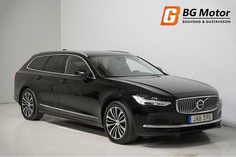 Svart Begagnad 2022 Volvo V90 Momentum Kombi | 309 900 kr (Dyr) - Bild 1/4