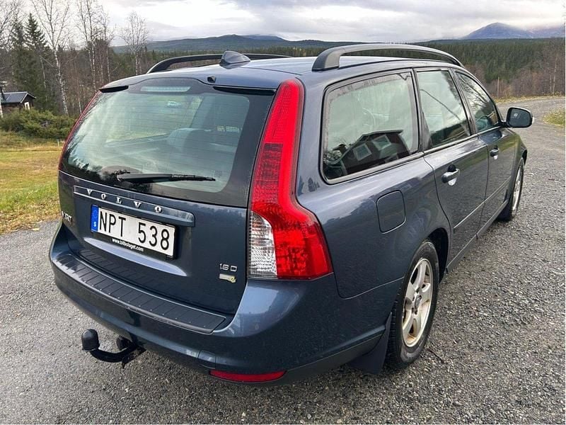 Blå Begagnad 2010 Volvo V50 Kinetic Kombi | 37 500 kr (Lite dyr) - Bild 1/4