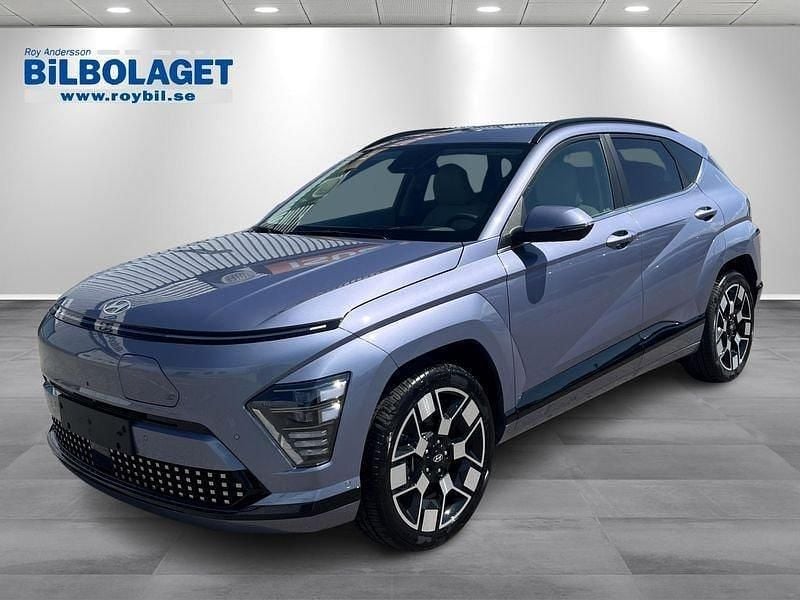 Blå Begagnad 2023 Hyundai Kona Advanced SUV | 399 900 kr (Dyr) - Bild 1/4