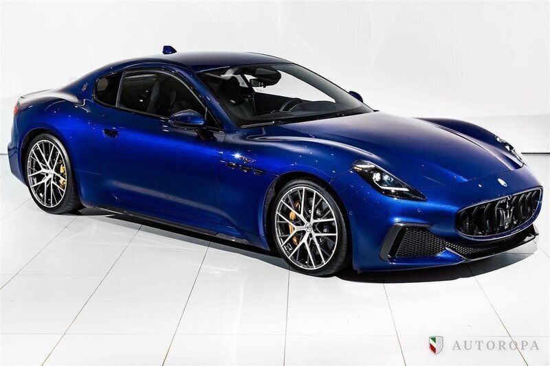 Blå (blu emozione) Ny 2024 Maserati Granturismo Sportkupé | 2 795 000 kr - Bild 1/4
