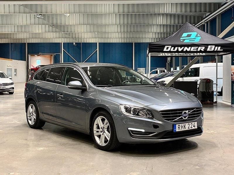 Grå Begagnad 2016 Volvo V60 Business Edition Kombi | 159 900 kr (Marknadspris) - Bild 1/4