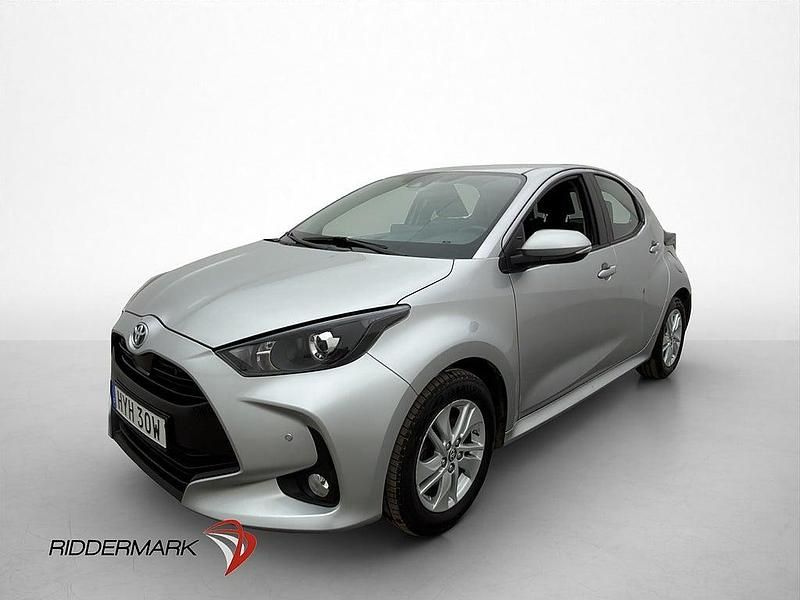 Begagnad Toyota Yaris 2023 Silver Halvkombi