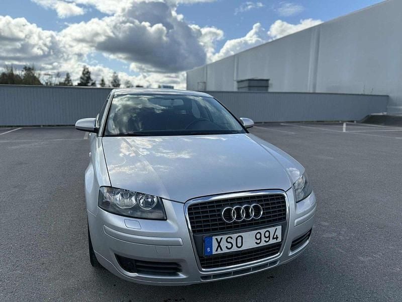 Silver Begagnad 2006 Audi A3 Sportback Attraction Halvkombi | 23 900 kr (Bra pris) - Bild 1/4
