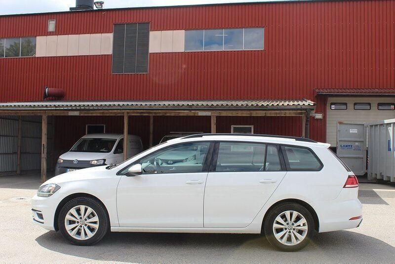 Vit Begagnad 2020 VW Golf VIII GT Kombi | 179 000 kr (Superpris) - Bild 1/4