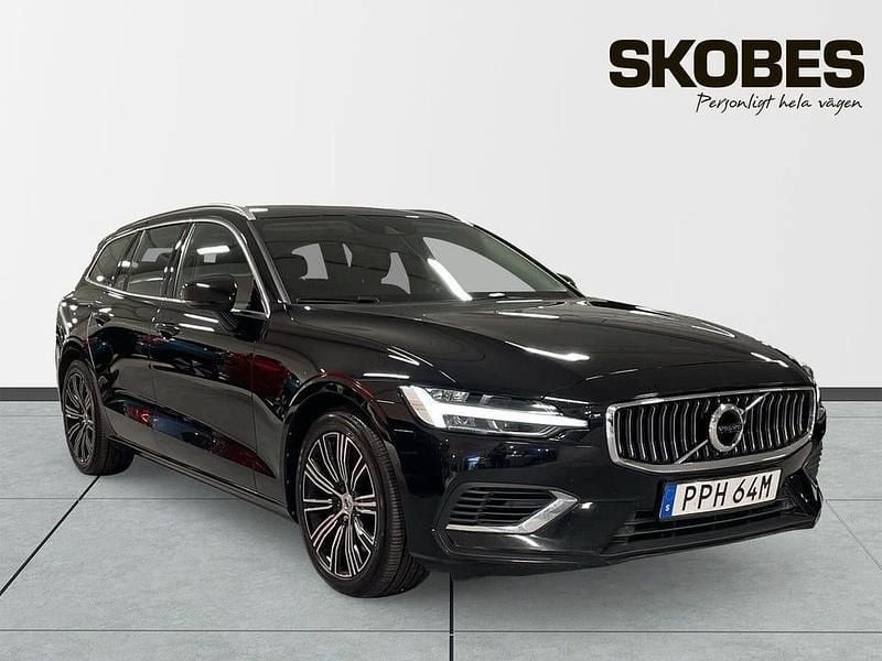 Svart Begagnad 2021 Volvo V60 Inscription Kombi | 259 400 kr - Bild 1/4