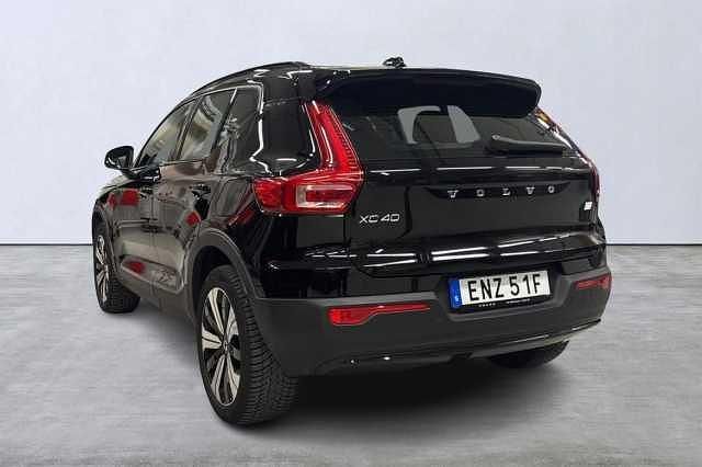 Begagnad Volvo XC40 Core 185 kW (252 HK) 2022 Svart SUV
