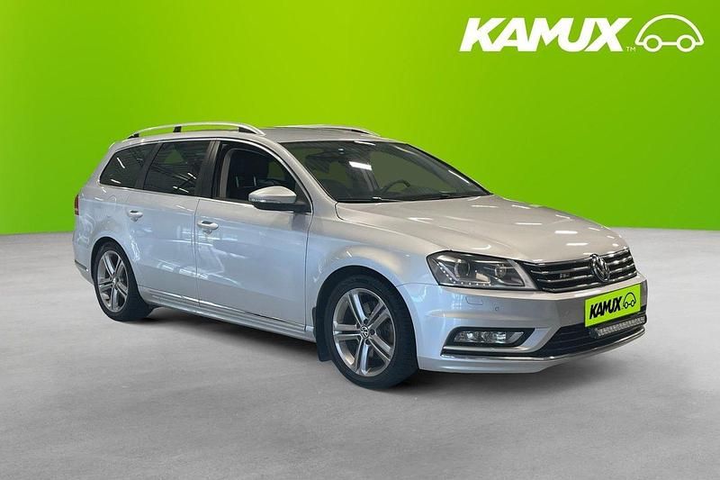 Silver/grå Begagnad 2013 VW Passat R-line Kombi | 109 800 kr (Marknadspris) - Bild 1/4