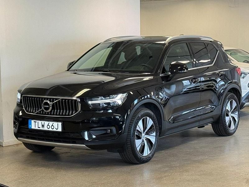 Svart Begagnad 2021 Volvo XC40 Inscription SUV | 289 900 kr (Marknadspris) - Bild 1/4