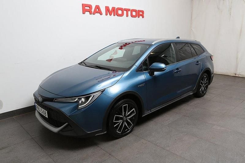 Blå Begagnad 2021 Toyota Corolla Kombi | 229 900 kr (Marknadspris) - Bild 1/3