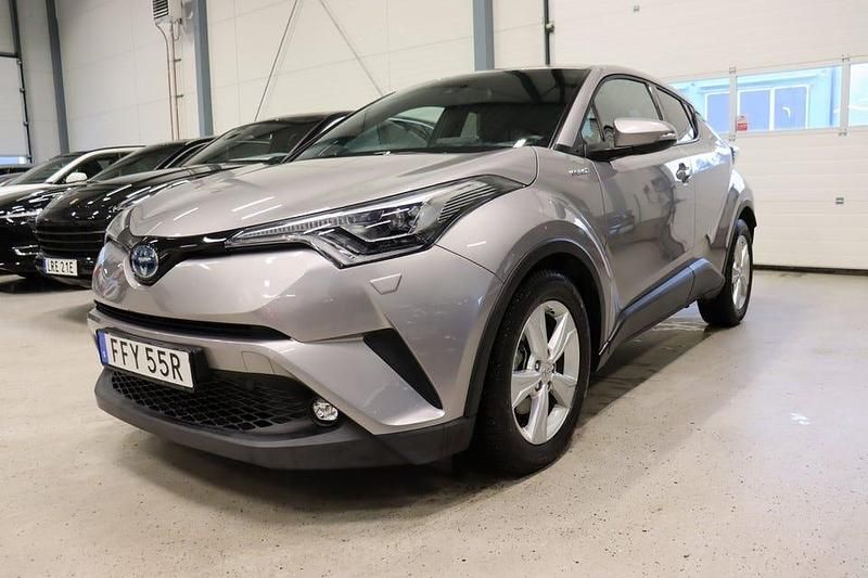 Grå Begagnad 2019 Toyota C-HR Executive SUV | 264 900 kr (Marknadspris) - Bild 1/4