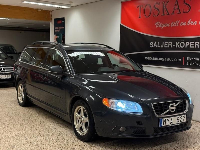 Grå Begagnad 2012 Volvo V70 Momentum Kombi | 69 900 kr (Marknadspris) - Bild 1/4