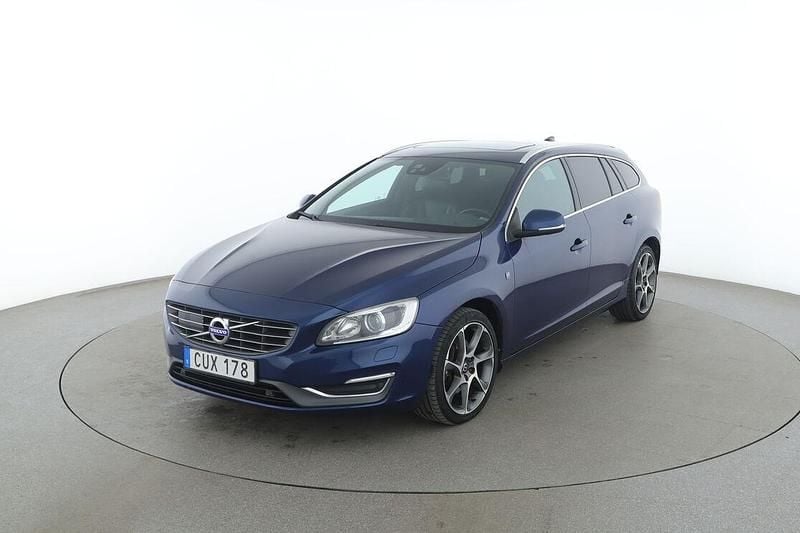 Blå Begagnad 2015 Volvo V60 Momentum Kombi | 156 000 kr (Marknadspris) - Bild 1/3