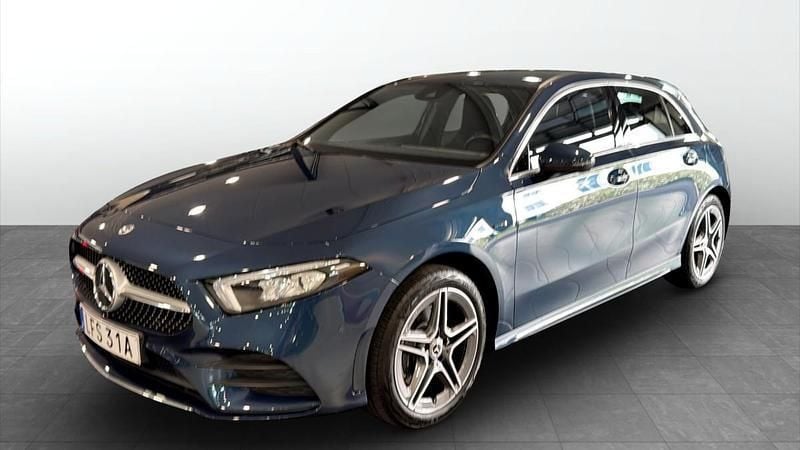 Blå (blue) Begagnad 2021 Mercedes A250 AMG Halvkombi | 359 900 kr (Lite dyr) - Bild 1/4
