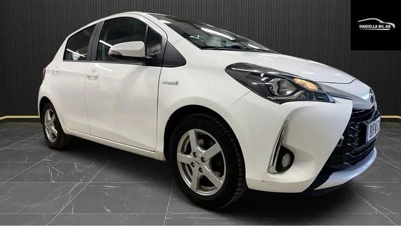 Begagnad Toyota Yaris Hybrid Active 101 HK (74 kW) 2020 Vit Halvkombi